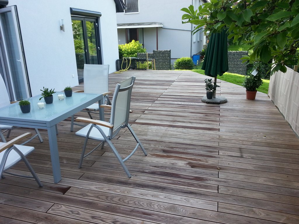 Terrassendeck mit Thermoesche-Dielen